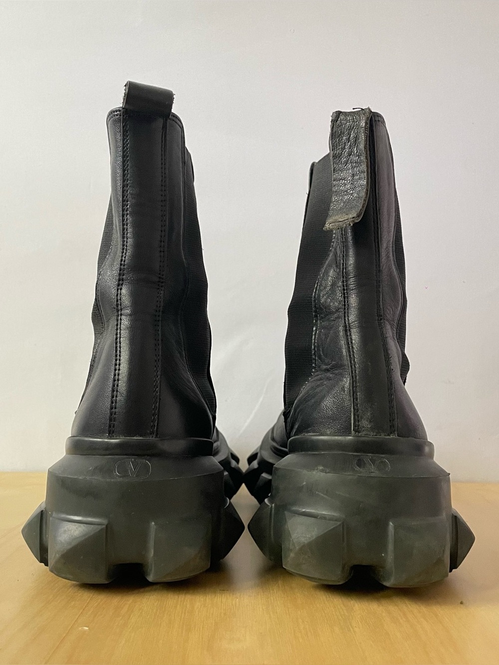 Valentino Garavani Roman Stud Leather Chelsea Boots | EU 38 - Picture 4 of 10